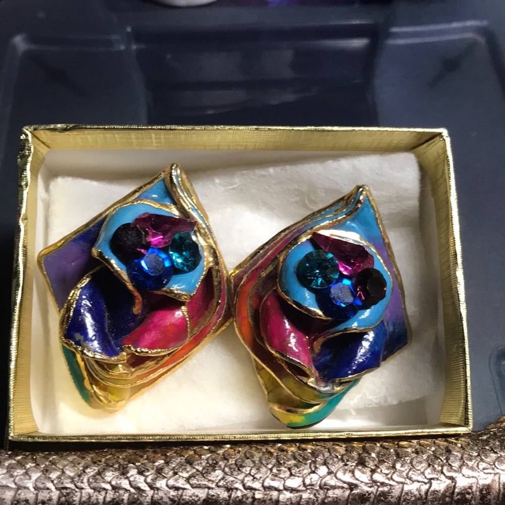 Handmade vintage 1980s porcelain style earrings
